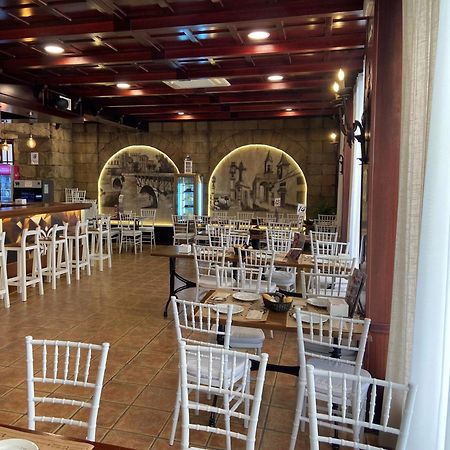 Hotel Las Acacias Пуэнте-Хениль Экстерьер фото