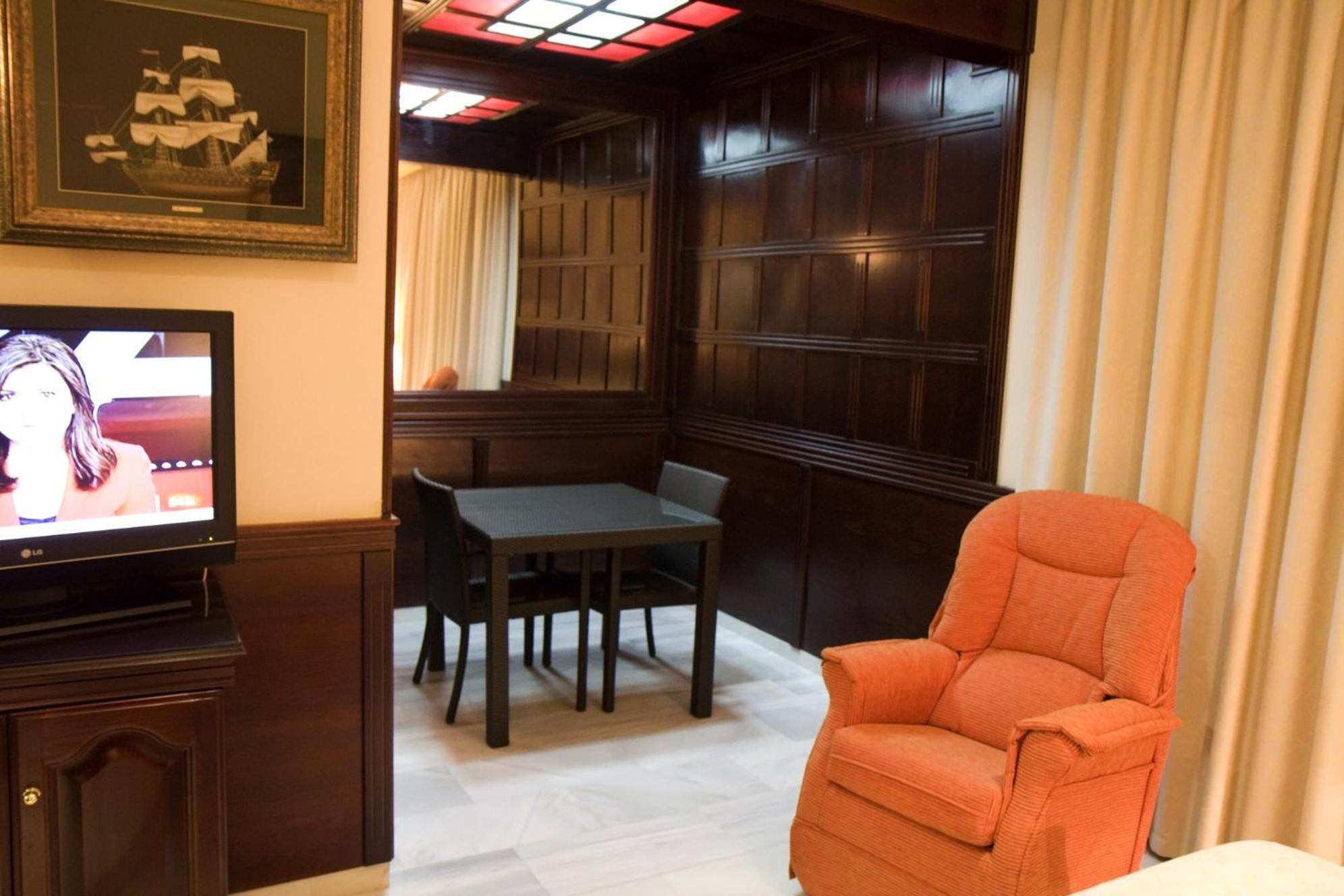 Hotel Las Acacias Пуэнте-Хениль Экстерьер фото