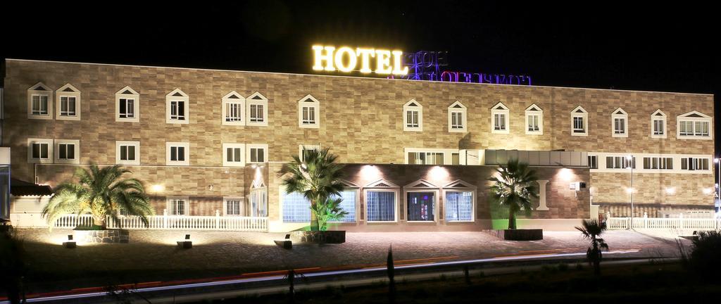 Hotel Las Acacias Пуэнте-Хениль Экстерьер фото